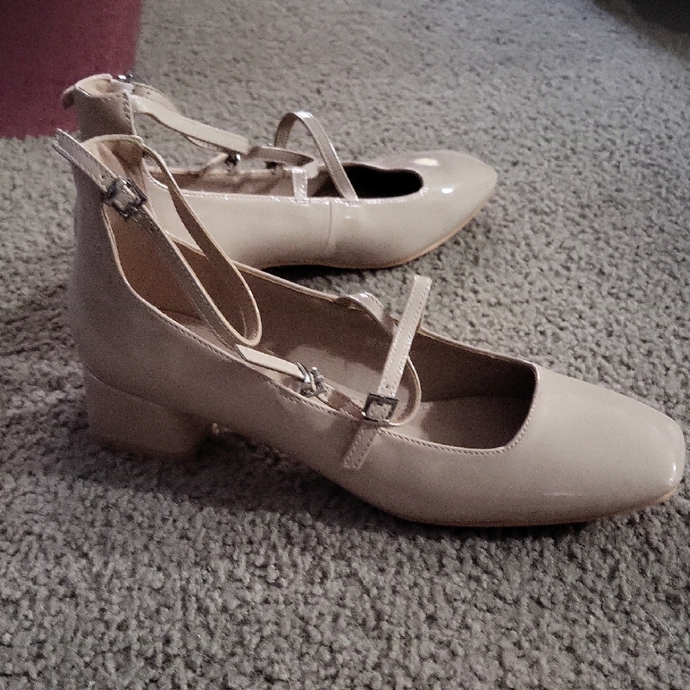 Berness Elegant Cream Women's Shoes